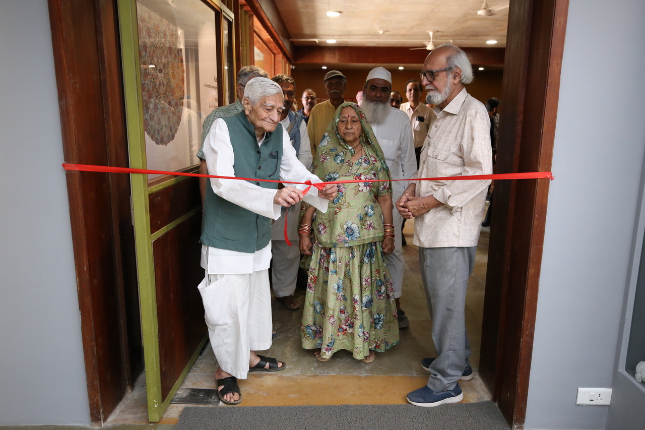 "Aari - A one-Stitch-Many-splendoured embroidery" Show Inauguration – slide 1