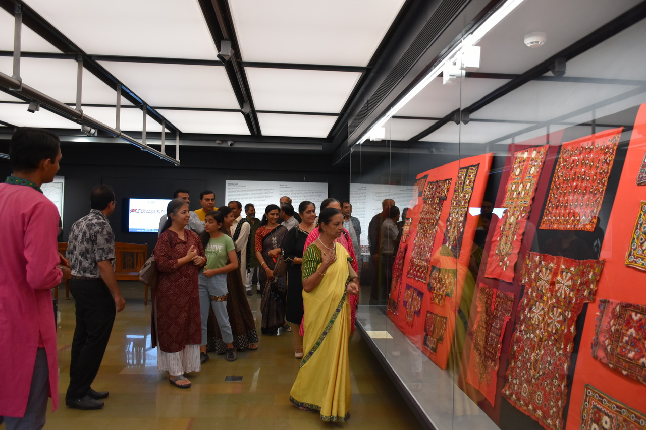 Sindh & Kutch connected via embroideries? Show Inauguration – slide 11