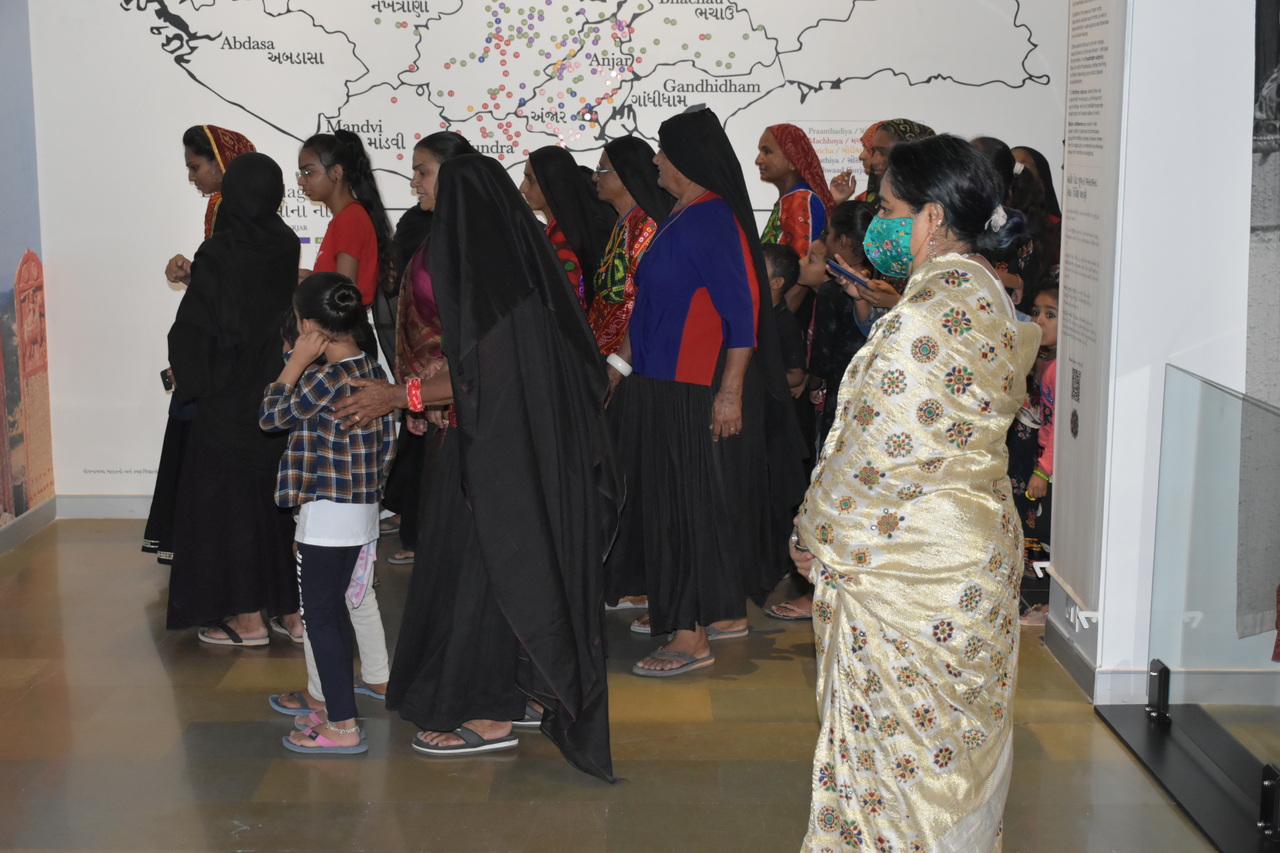 Inauguration of New gallery UNDER THE EMBROIDERED SKY – slide 8