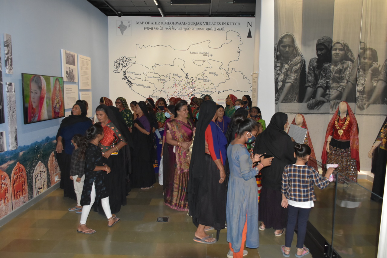 Inauguration of New gallery UNDER THE EMBROIDERED SKY – slide 9