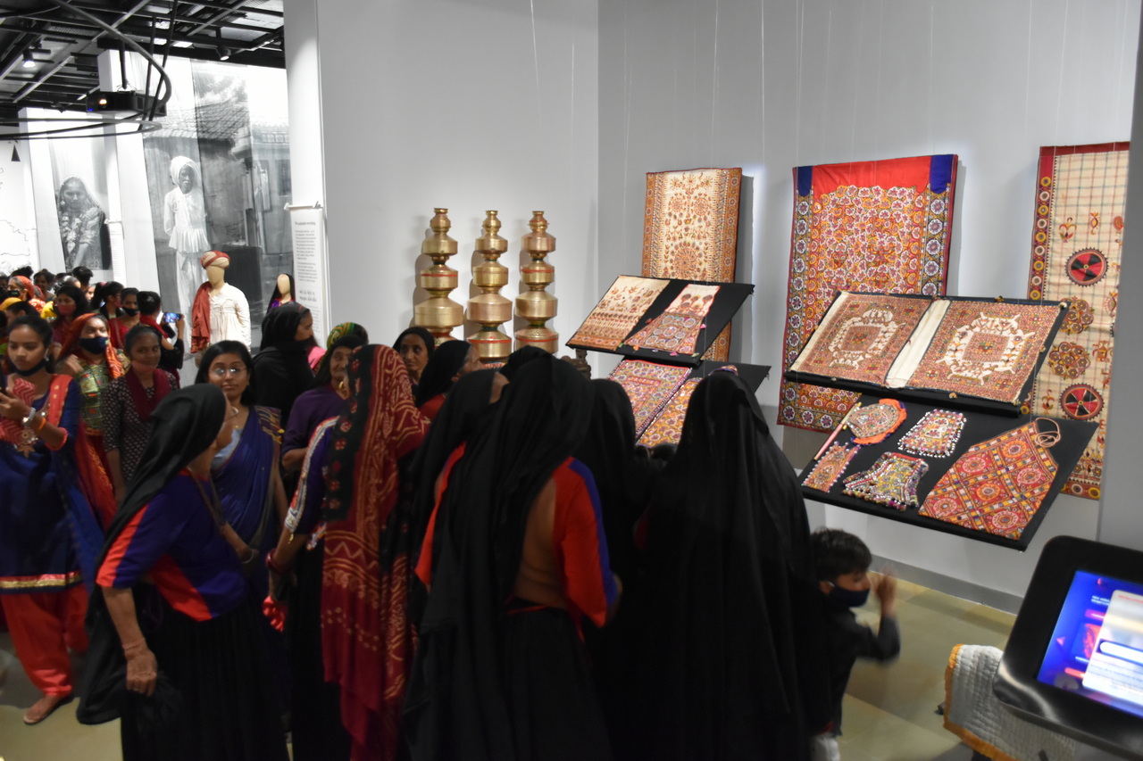Inauguration of New gallery UNDER THE EMBROIDERED SKY – slide 10