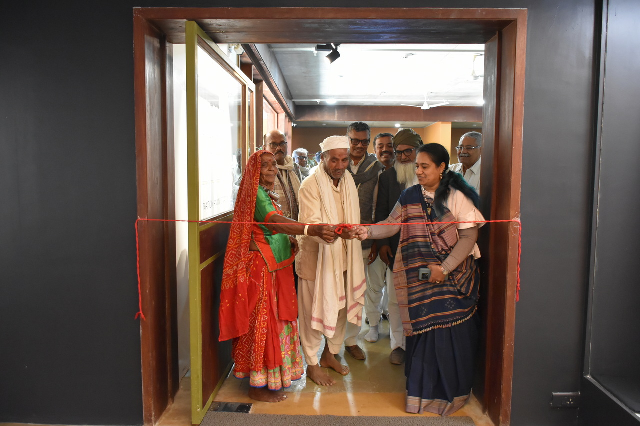 Tradition and Innovation - The journey in the craft of weaving of Vishram Valji and his family Show Inauguration – slide 4
