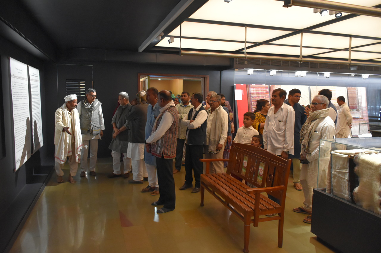 Tradition and Innovation - The journey in the craft of weaving of Vishram Valji and his family Show Inauguration – slide 5