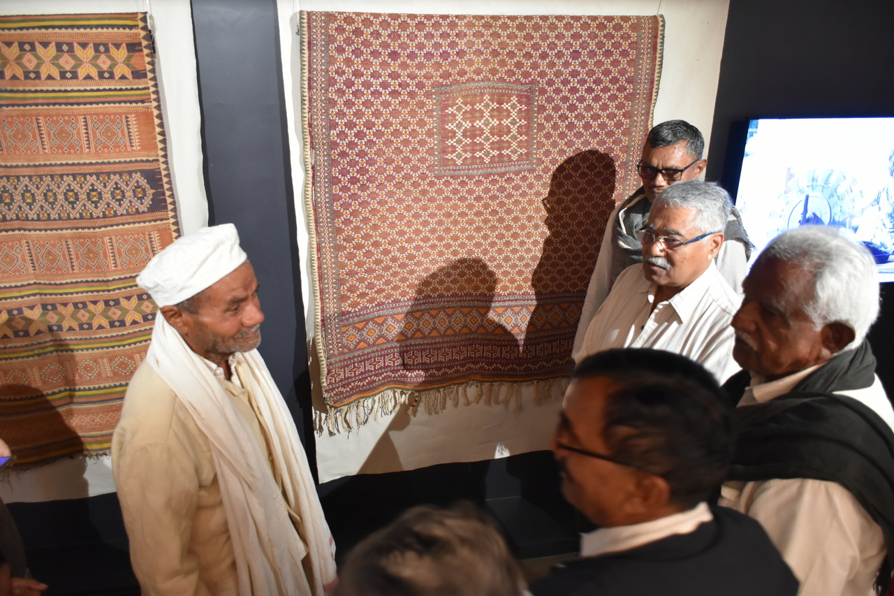 Tradition and Innovation - The journey in the craft of weaving of Vishram Valji and his family Show Inauguration – slide 6