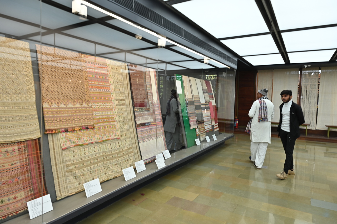 Tradition and Innovation - The journey in the craft of weaving of Vishram Valji and his family Show Inauguration – slide 8