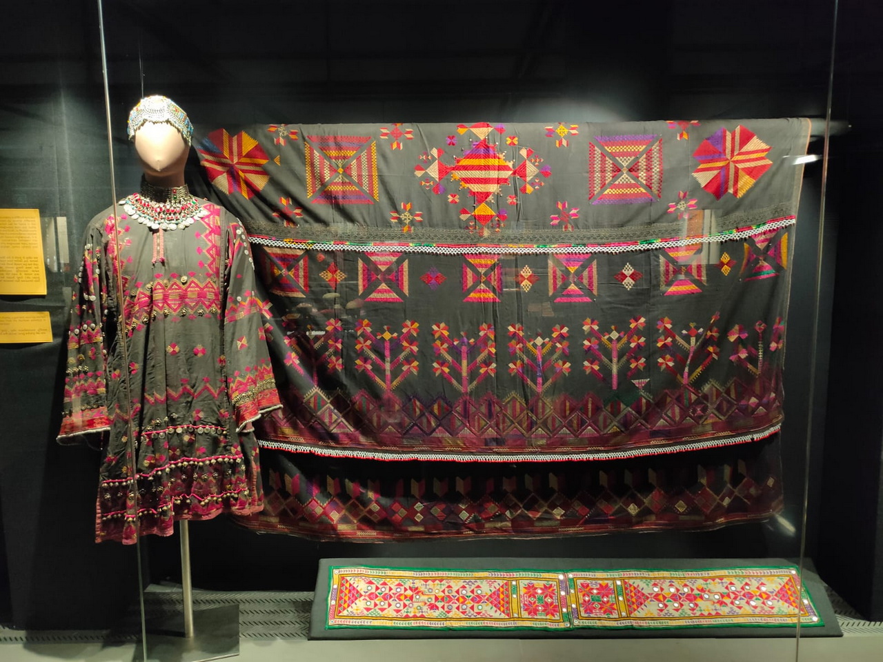 Dastaan E Gul-Duzee : Embroideries of Afghanistan Show Inauguration – slide 1